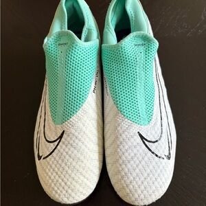 Nike Kids White and Mint Sneakers